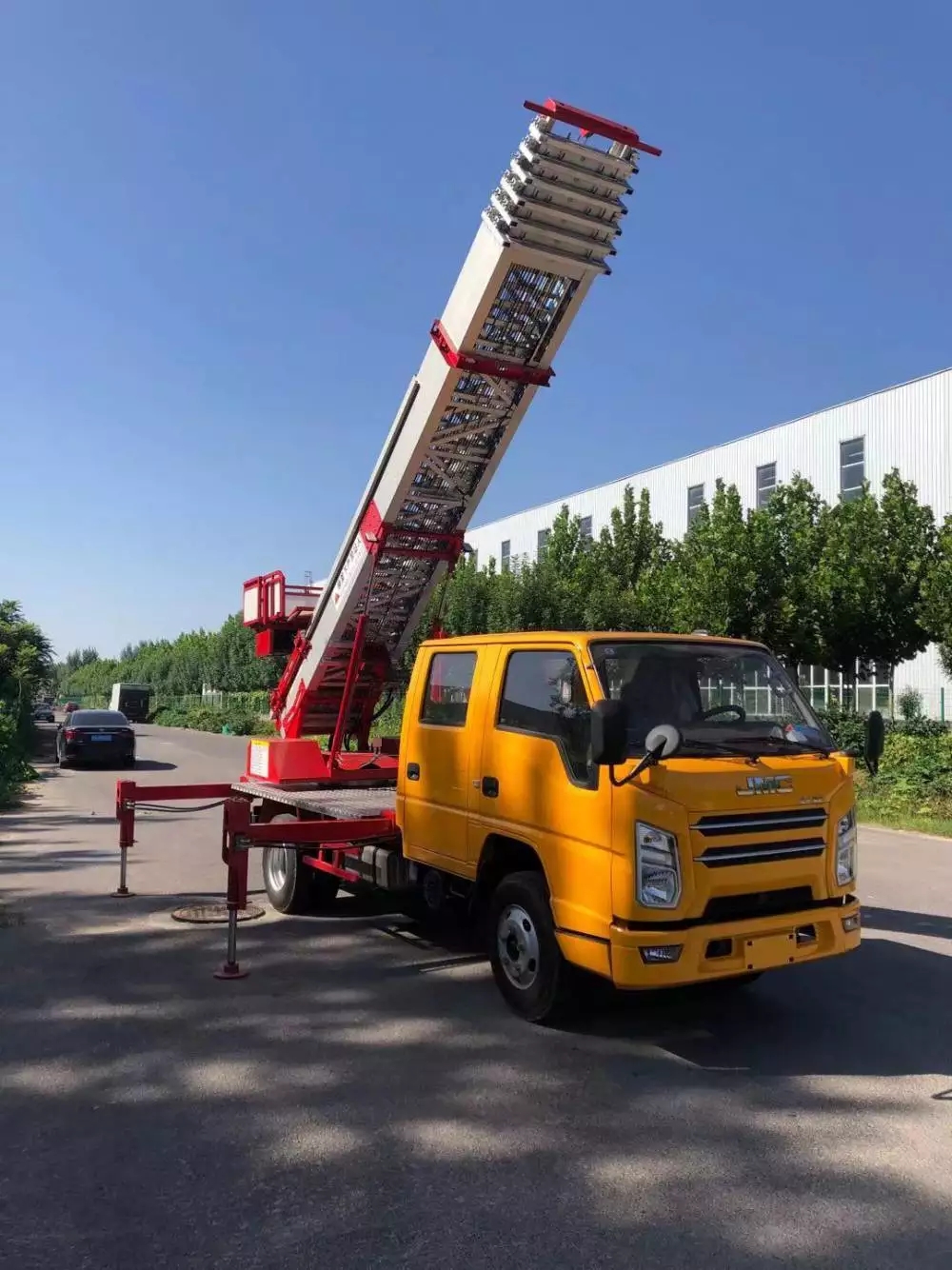 黄江镇附近的云梯车出租服务：轻松解决高空作业需求
